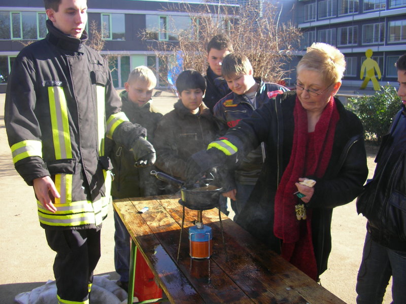 Ablöschen eines Fettbrand