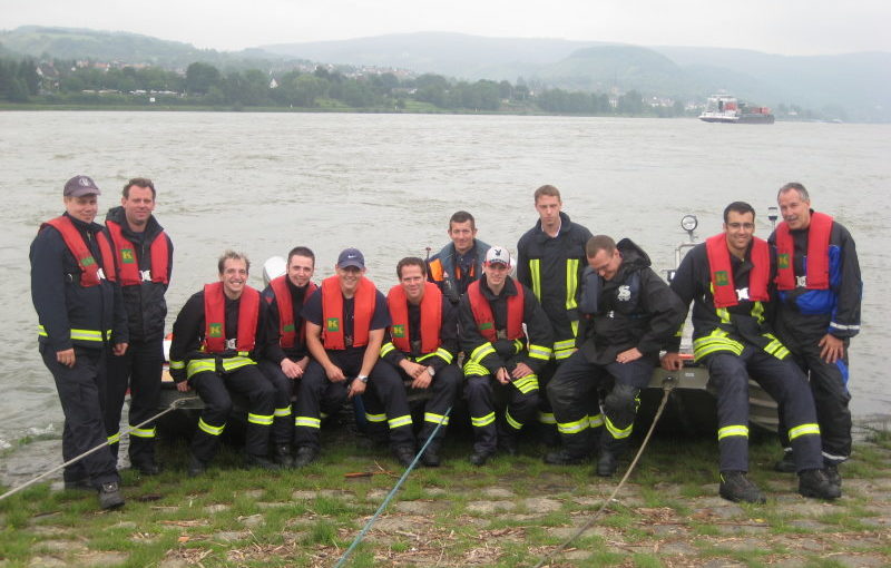 Lehrgangsteilnehmer am Rhein