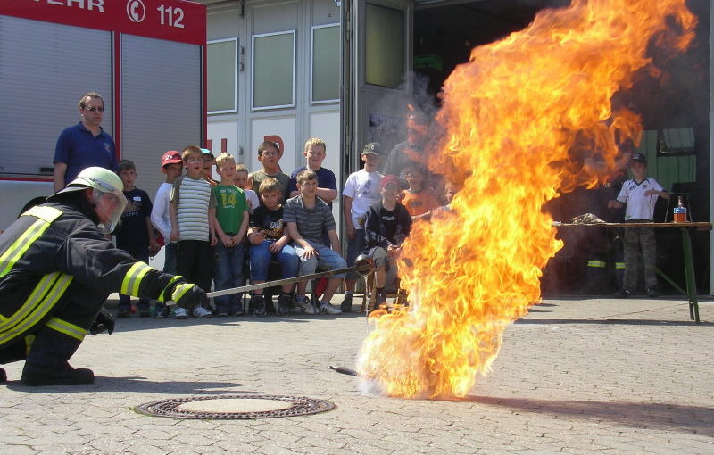 Vorführung einer Fettexplosion