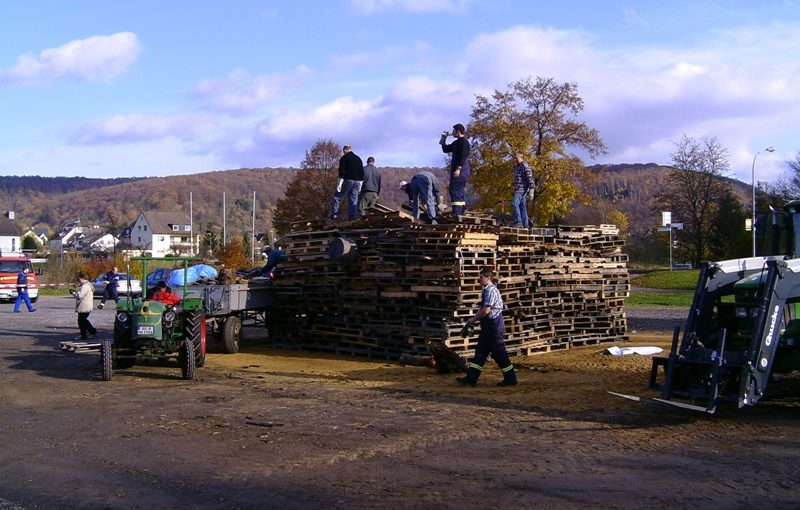 Aufbau des Martinsfeuer
