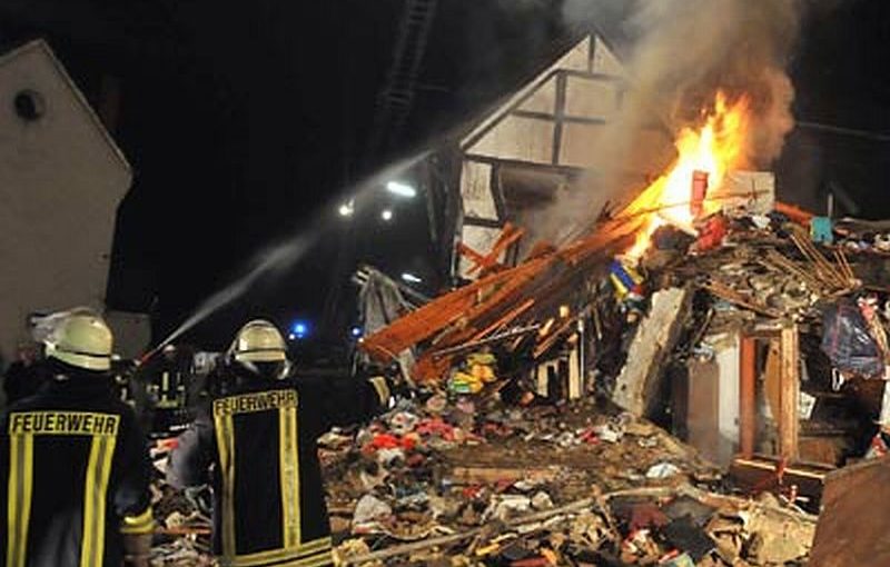 Explosion löste einen Brand aus