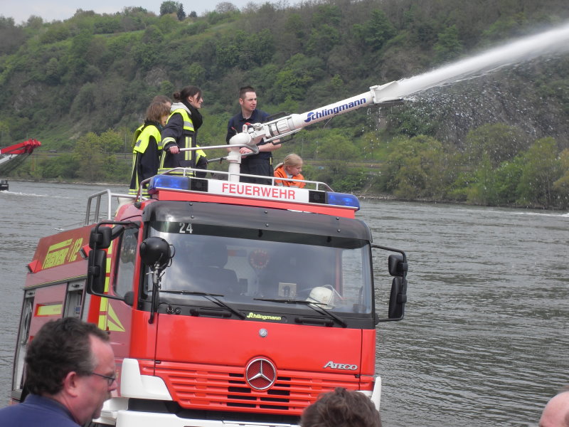 Ausprobieren des Wasserwerfers