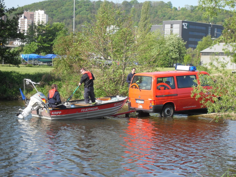 Zu Wasser lassen der Boote