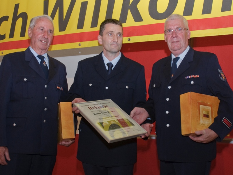 Peter Bauer wird Ehrenwehrführer