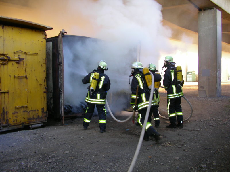 Erste Brandbekäpfung kurz nach Eintreffen