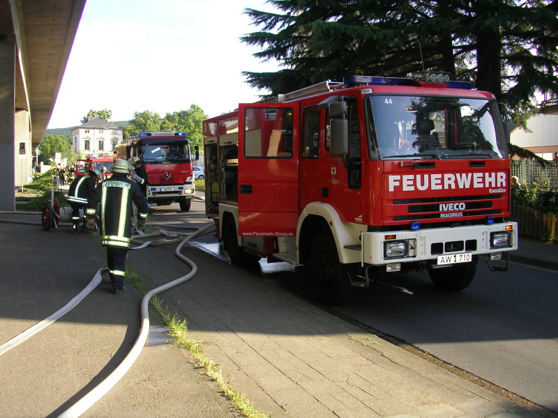 Zahlreiche Einsatzfahrzeuge in der Lindenstraße