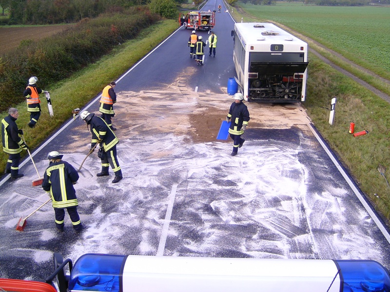 Abstreuarbeiten der Feuerwehr