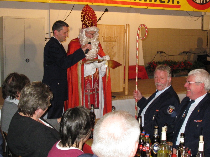 Nikolaus besuchte die Ehrengäste