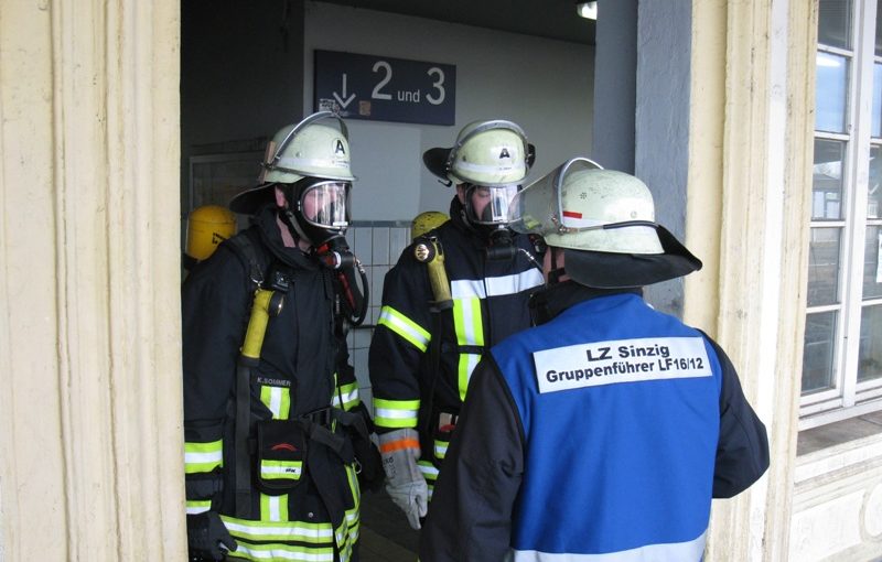 Feuer wurde unter Atemschutz gelöscht