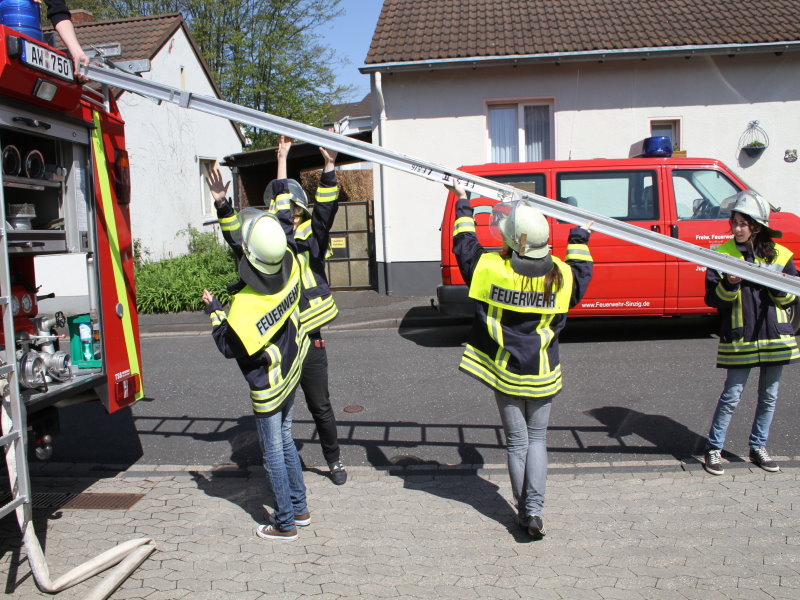 Leiter vom Auto zur Menschenrettung
