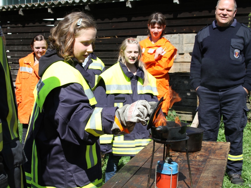 So löscht man einen Fettbrand richtig