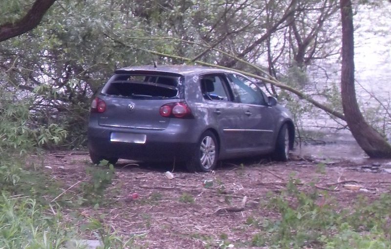 Fahrzeug wurde ans Ufer gezogen