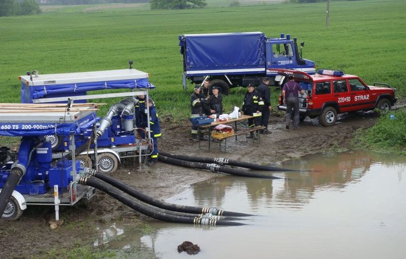 THW-Hochleistungspumpen helfen in Polen