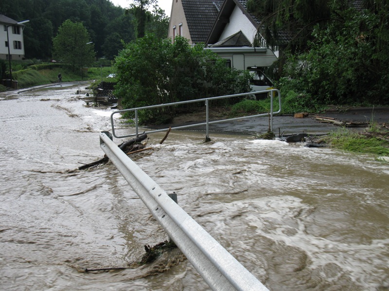 Der Unkelbach war über die Ufer getreten
