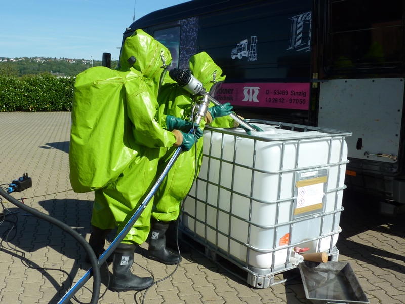 Umpumpen der Chemikalien