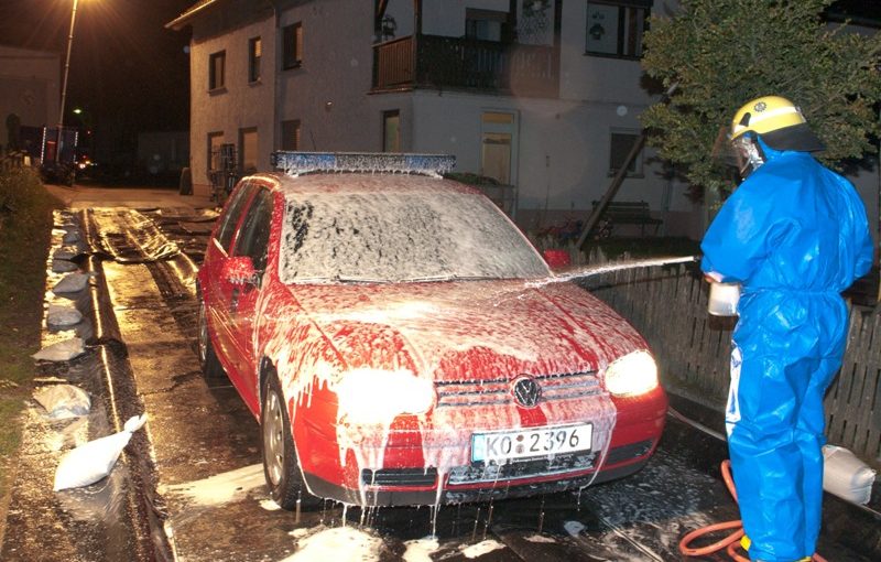 Fahrzeuge wurden vor Ort am Hof dekontaminiert