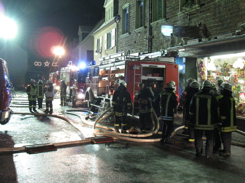 Zahlreiche Atemschutzträger wurden gebraucht