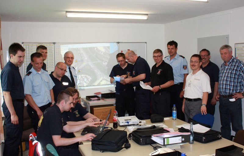 Führungskräfte der TEL beim Planspiel