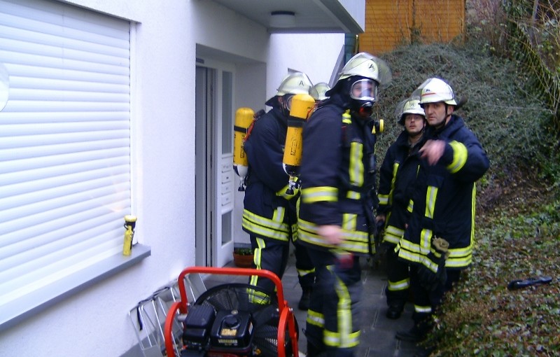 Ein Atemschutztrupp führte Messungen durch