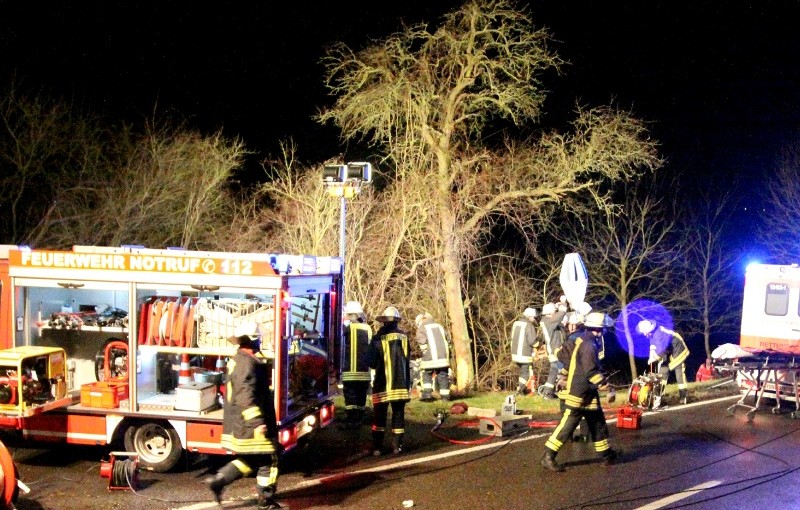 Das Auto landete im Straßengraben