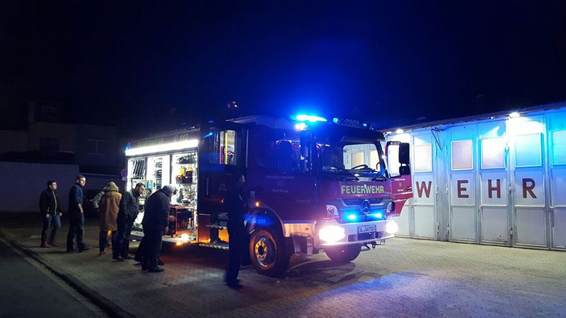 HLF 20 trifft am Gerätehaus ein