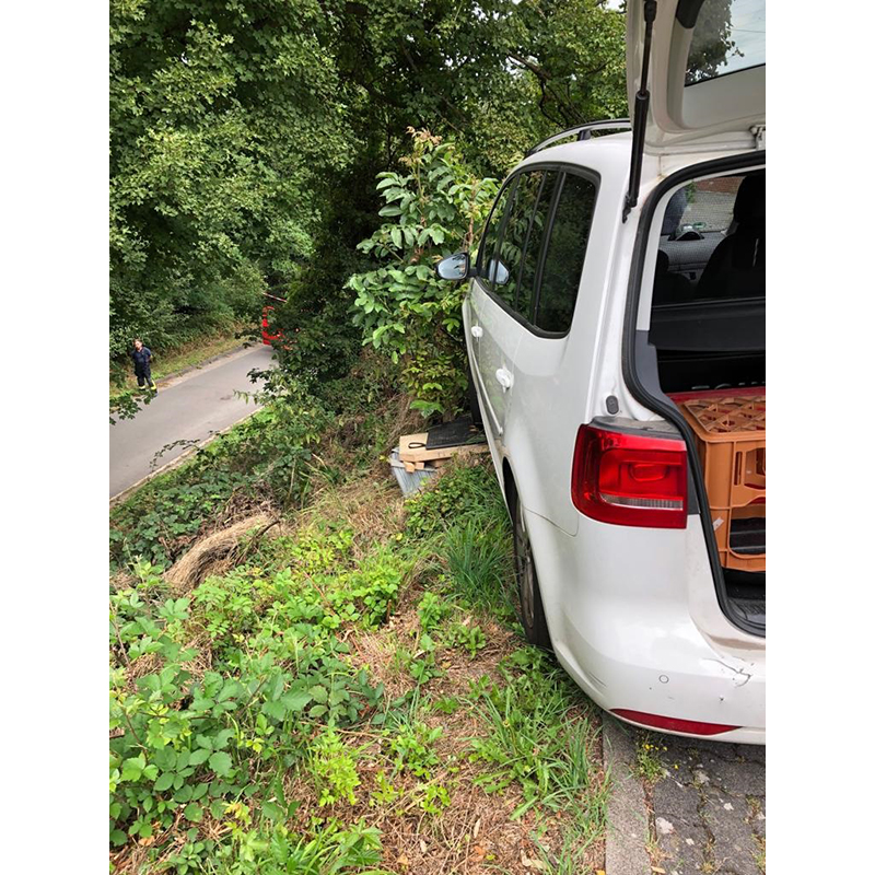17.08.2019 - PKW droht abzustürzen