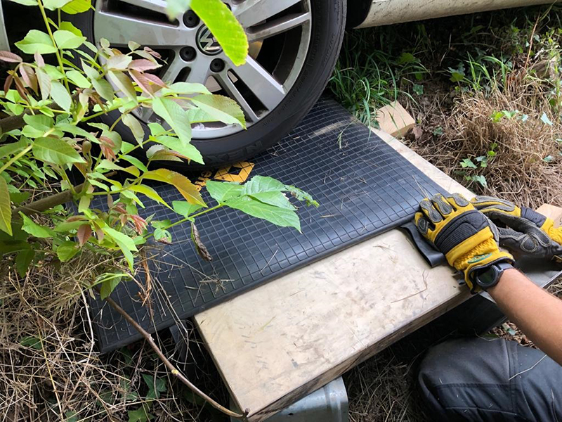 17.08.2019 - PKW droht abzustürzen