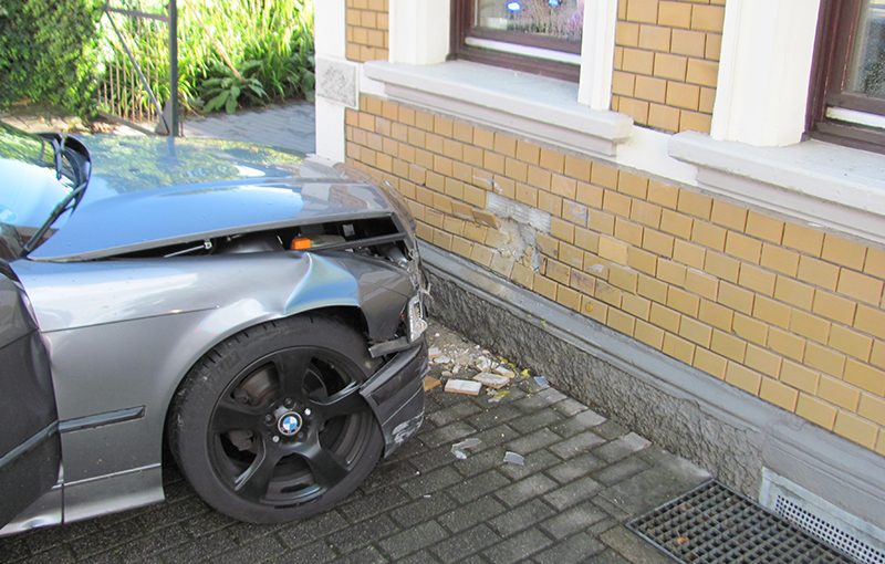 18.06.2020 - PKW in Haus