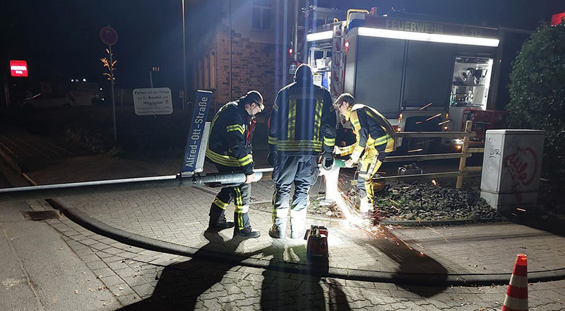 2023-01-06 - Abgeknickte Laterne