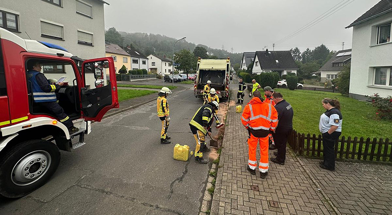 17.08.2023 - Auslaufende Betriebsmittel aus LKW